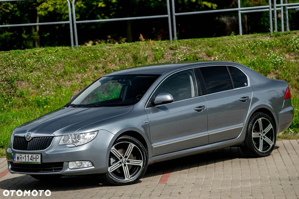 Skoda Superb 2.0 TDI Family DSG - 11