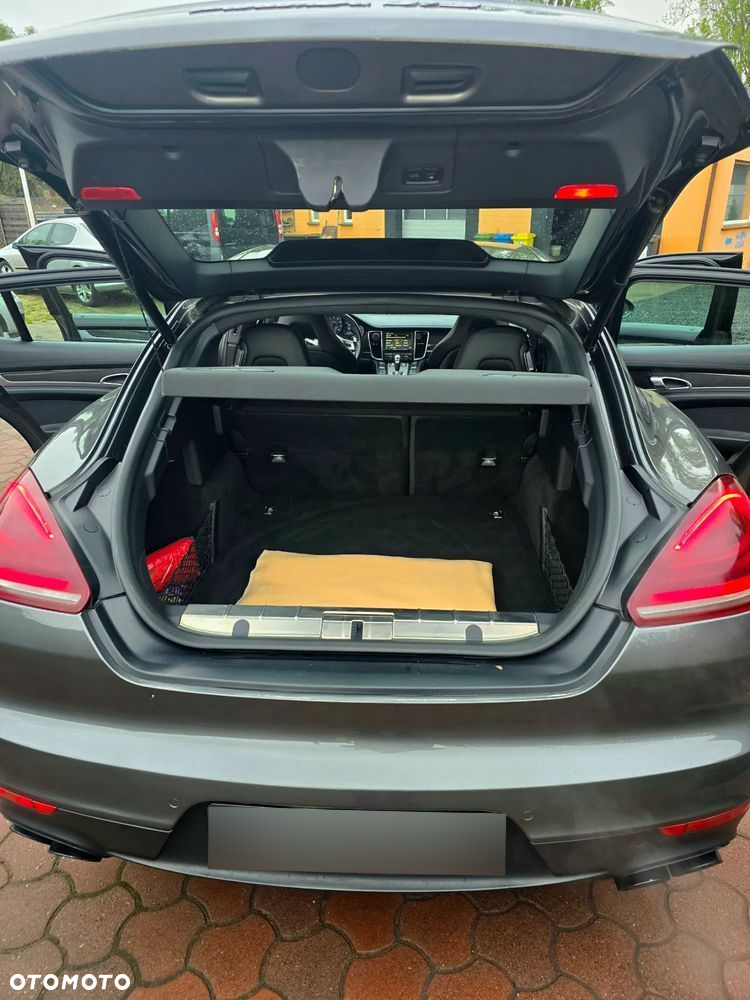 Porsche Panamera GTS - 12