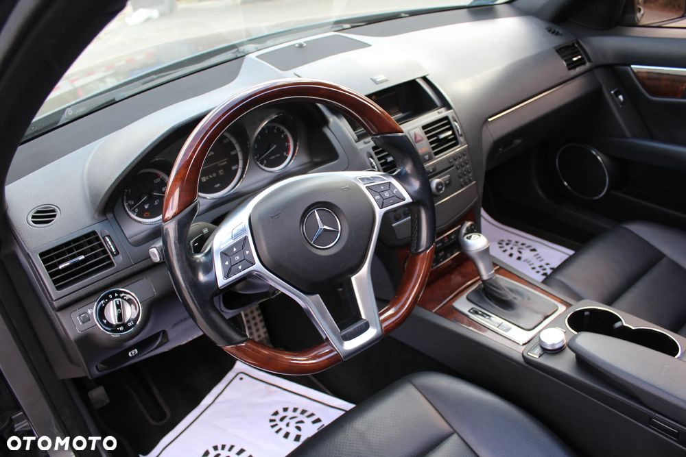Mercedes-Benz Klasa C 300 7G-TRONIC - 14