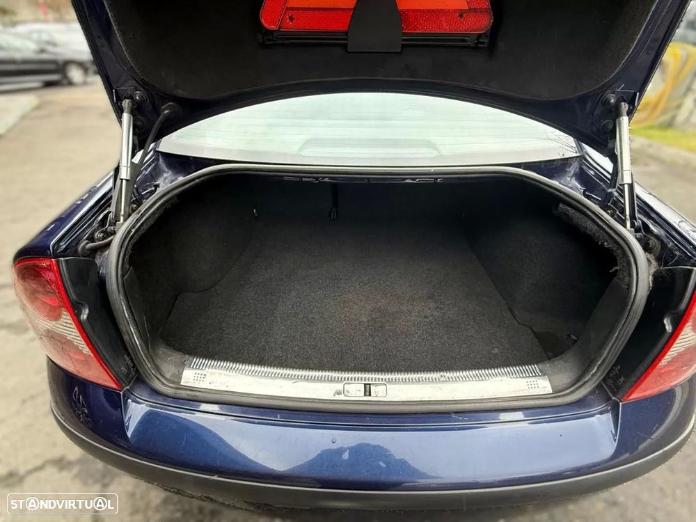 VW Passat 1.9 TDi Highline - 18