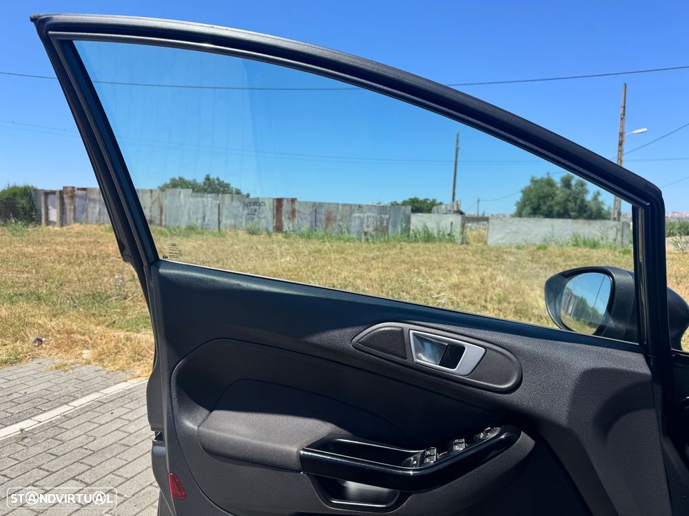 Ford Fiesta 1.5 TDCi Titanium - 18