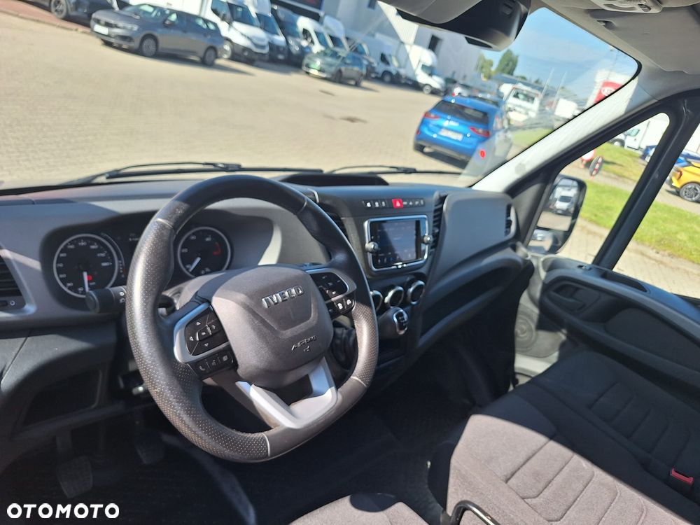Iveco Daily 35S18 HiMatic furgon 16m blaszak automat FV23% MAXI - 12