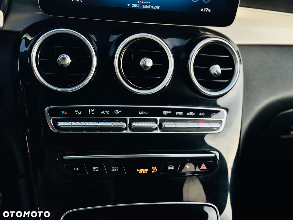 Mercedes-Benz GLC 300 d 4Matic 9G-TRONIC AMG Line Plus - 23