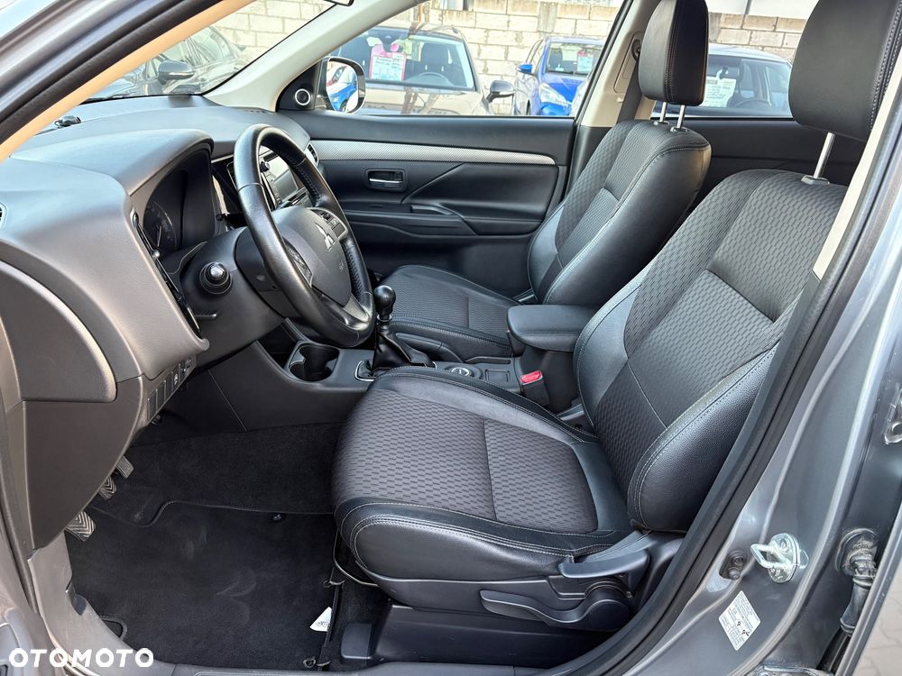 Mitsubishi Outlander 2.2 DID Intense + - 21
