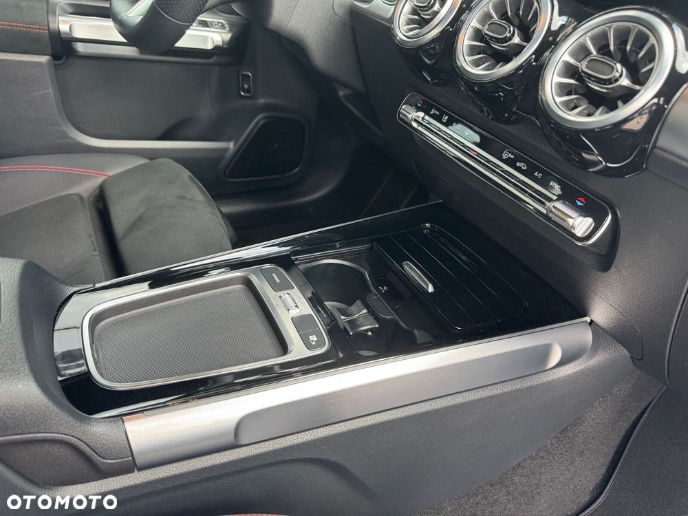 Mercedes-Benz GLB - 12