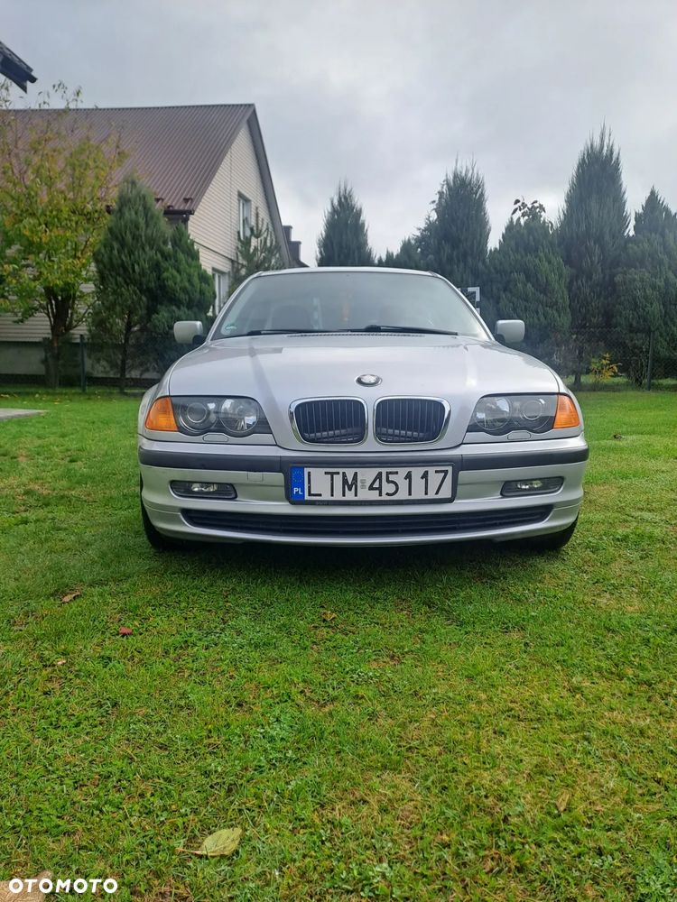BMW Seria 3 318i - 1