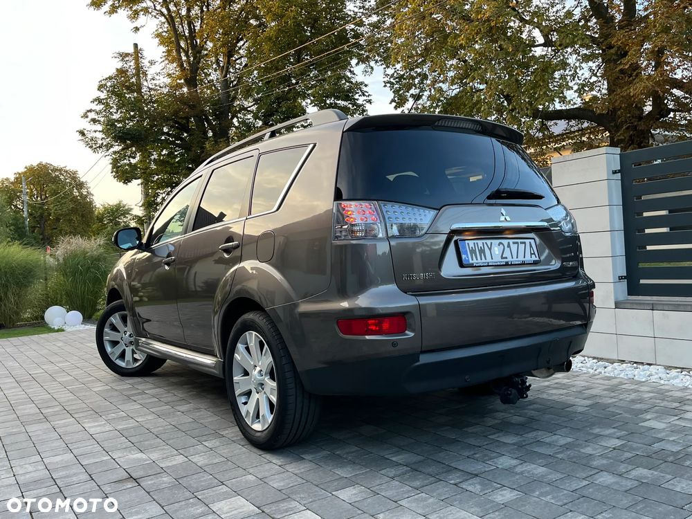 Mitsubishi Outlander 2.0 2WD 35 Jahre - 17