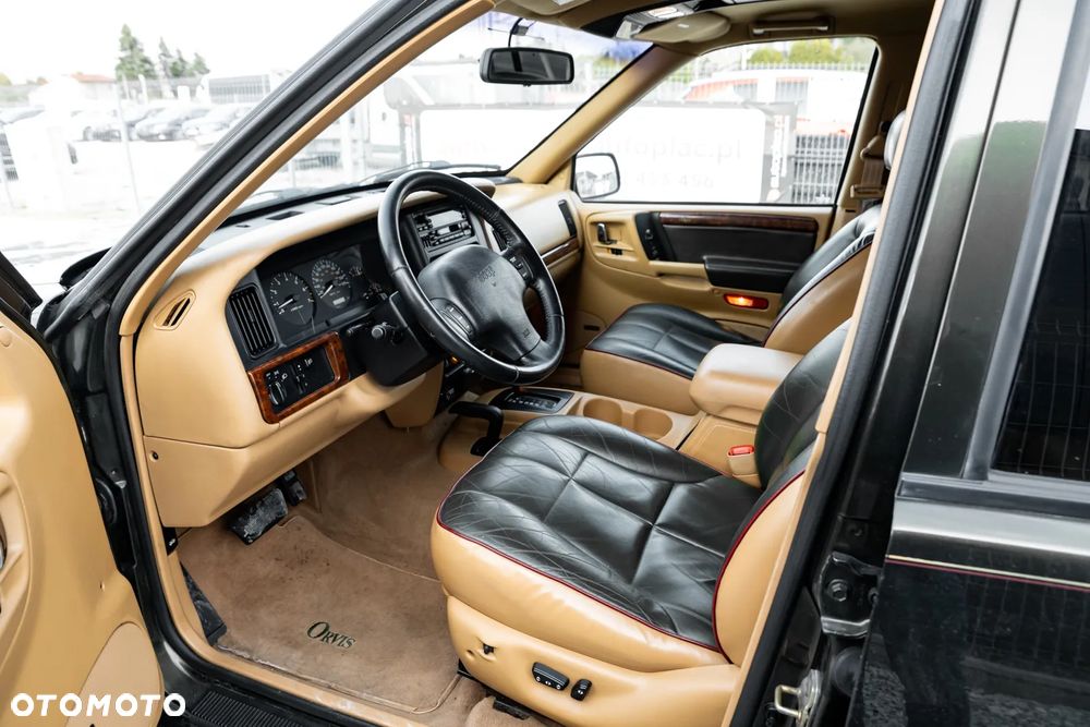 Jeep Grand Cherokee - 32