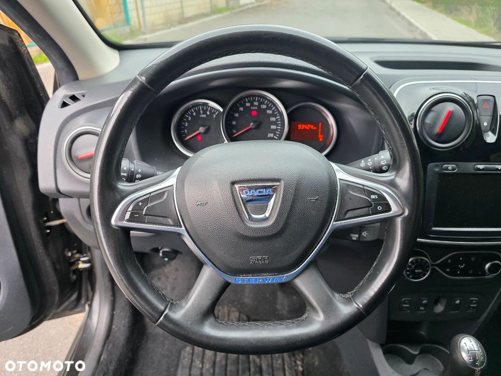 Dacia Logan TCe 90 S&S Stepway Celebration - 26