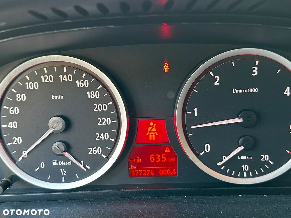 BMW Seria 5 525d - 29