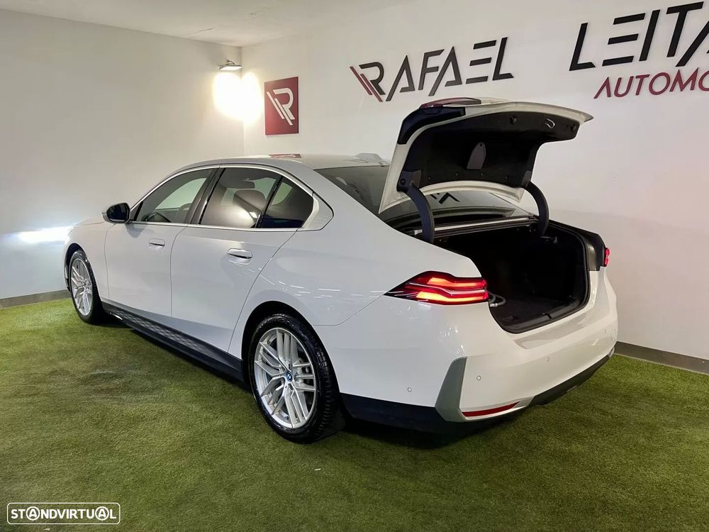 BMW i5 eDrive40 — fotografia 42