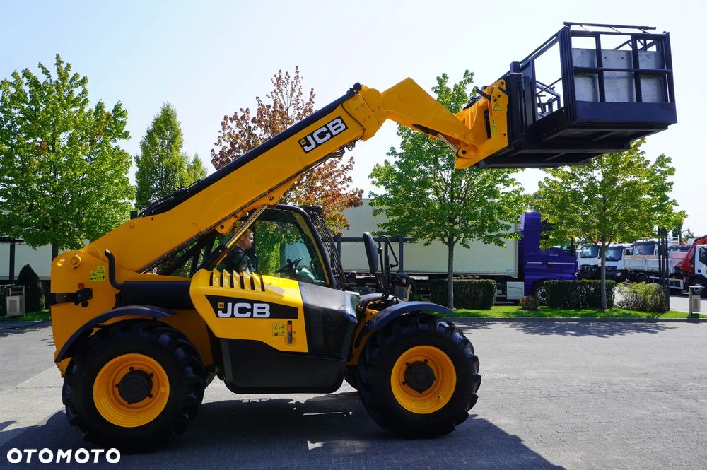 JCB 535-95 / 3,5 t / zasięg 9,5 m / joystick - 13