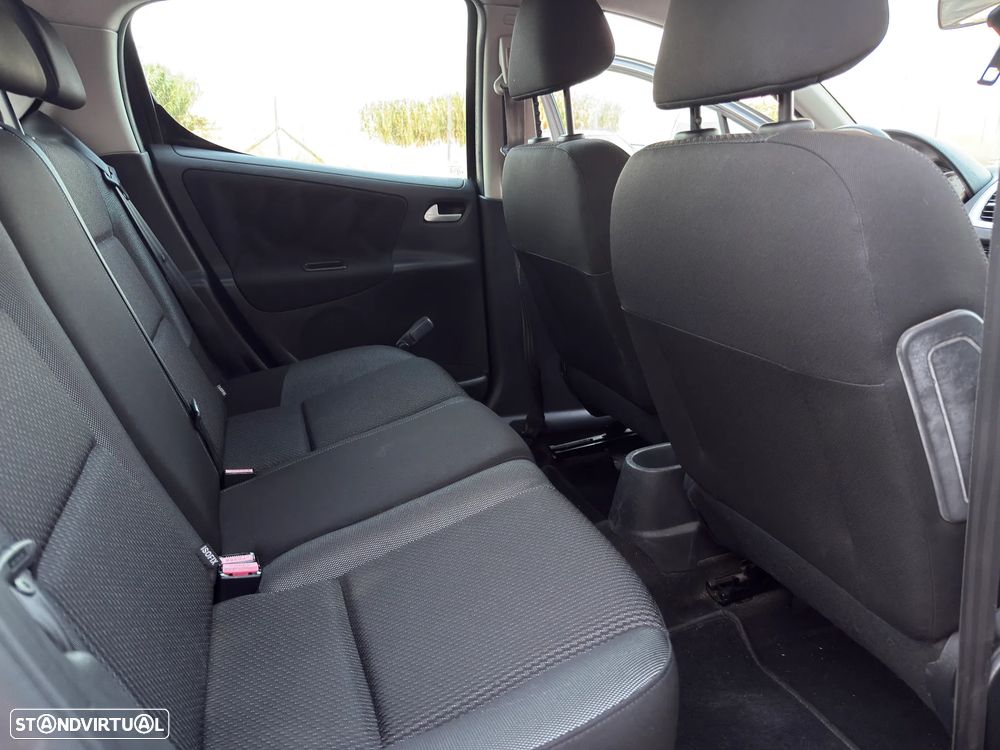 Peugeot 207 - 21