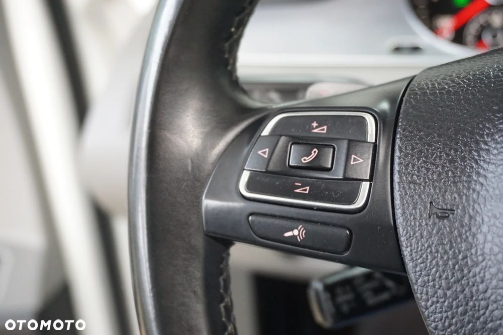 Volkswagen Passat Variant 2.0 TDI DSG Highline - 33