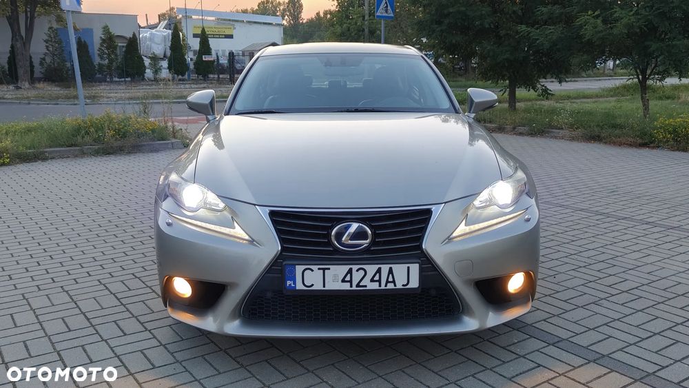 Lexus IS 300h Comfort - 8