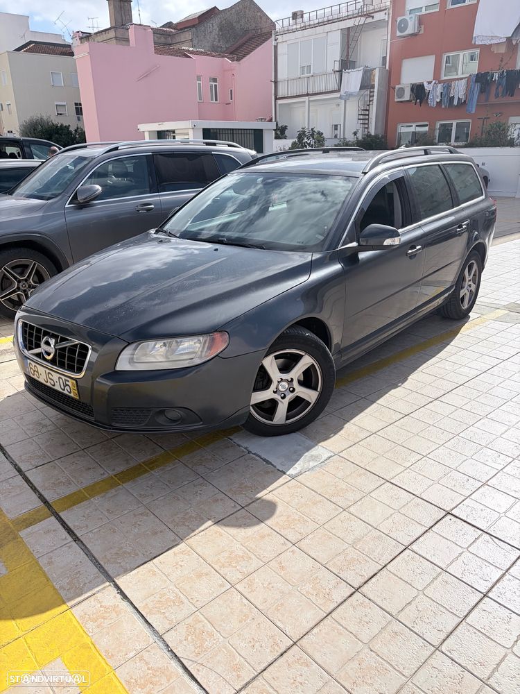 Volvo V70 2.0 D3 Momentum Geartronic - 1