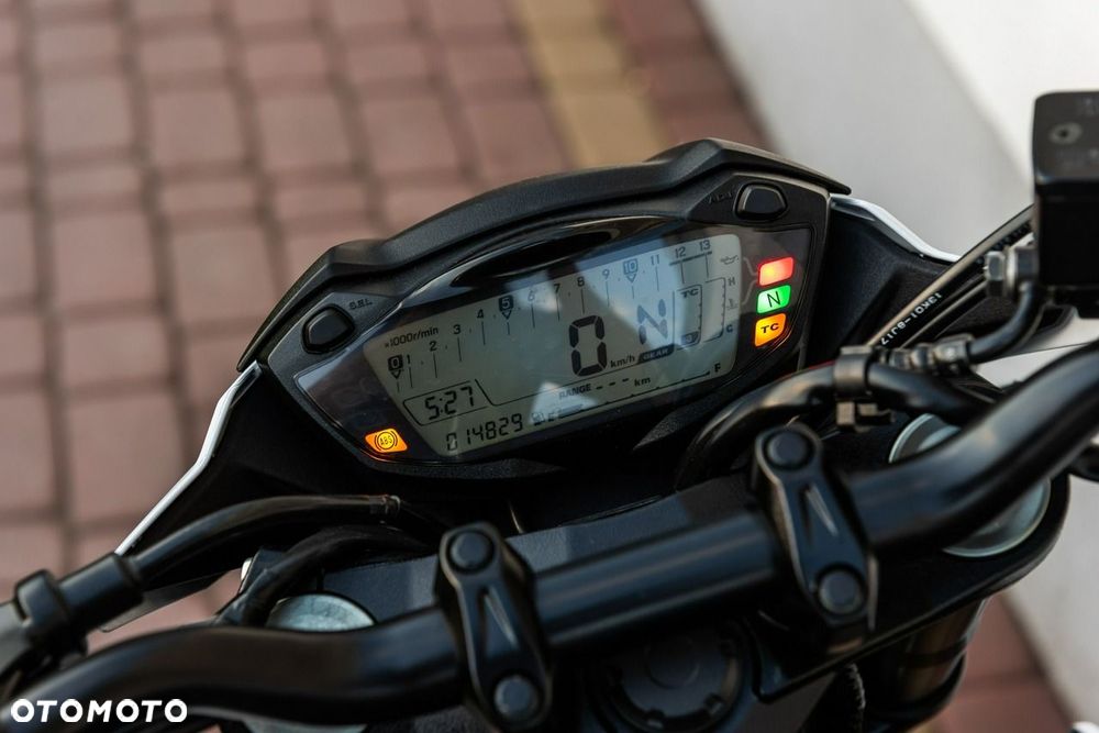 Suzuki GSX - 13