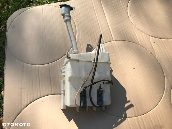 Toyota Avensis Verso 01-05 Zbiornik Zbiorniczek Spryskiwacza