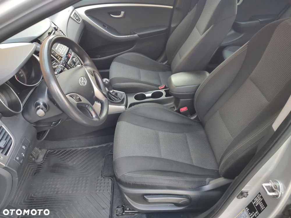 Hyundai i30 1.6 CRDi Classic + - 9