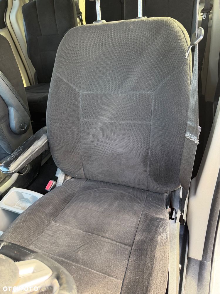 Dodge Grand Caravan - 8
