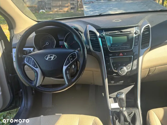 Hyundai i30 1.6 Comfort - 13