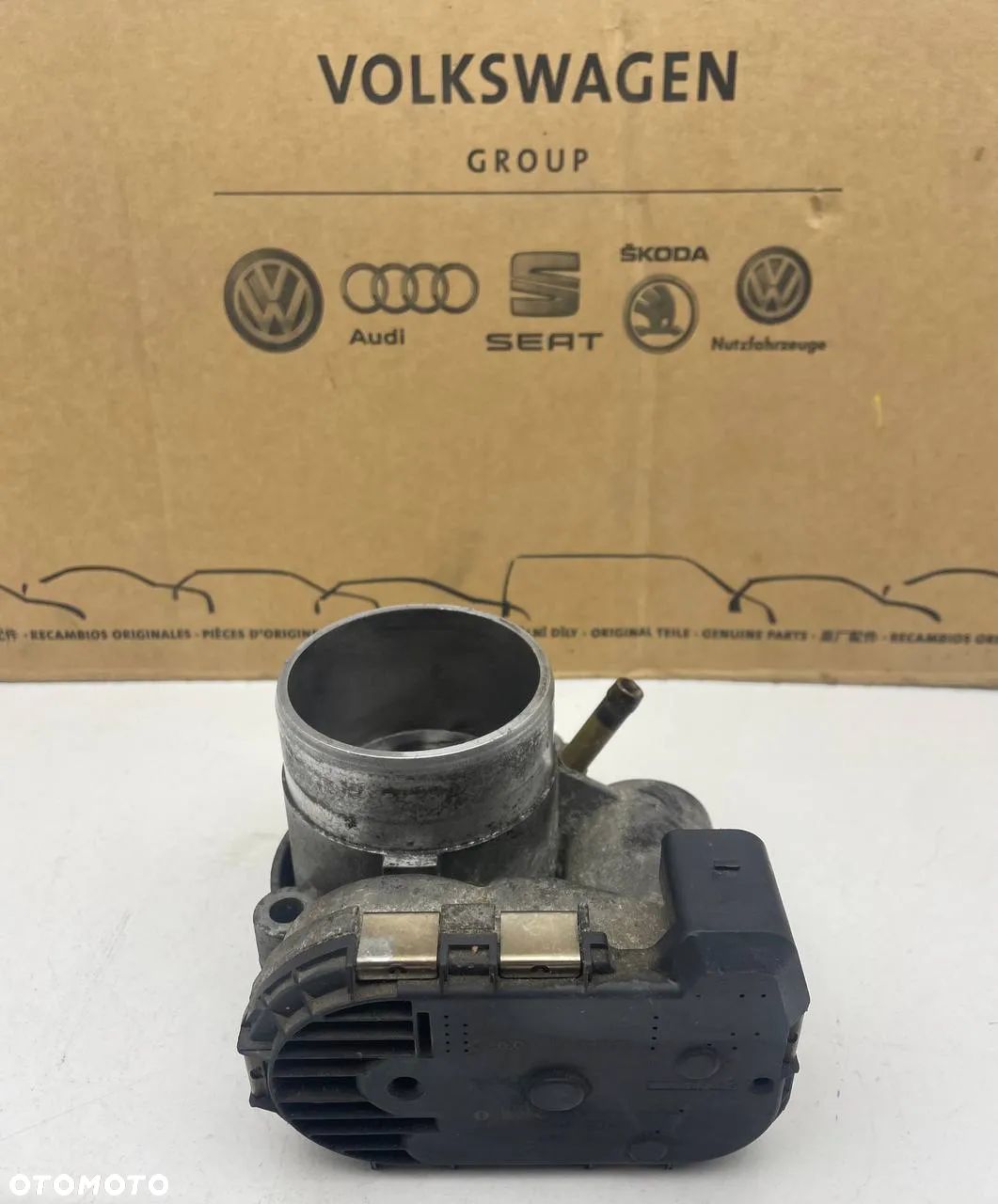 ORYGINALNA PRZEPUSTNICA  AUDI SEAT SKODA VOLKSWAGEN PASSAT 036133062D - 1