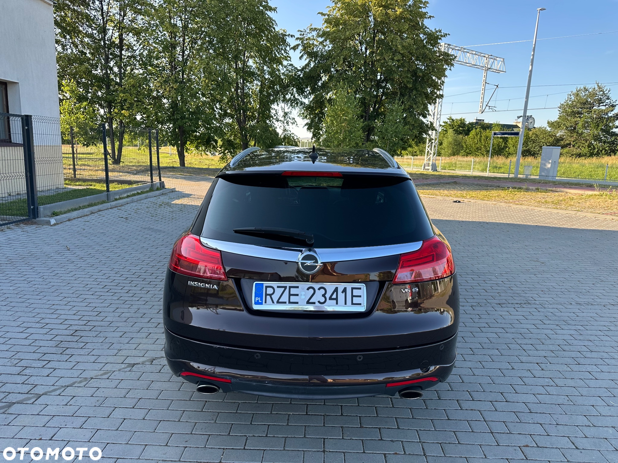 Opel Insignia 2.8 V6 Turbo Sports Tourer 4x4 Automatik Cosmo - 13