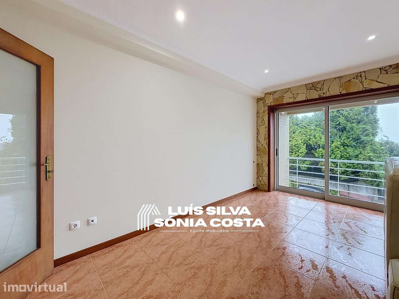 Apartamento T2 com Garagem & Varanda | 3.º Andar com Elevador -... - Grande imagem: 3/24
