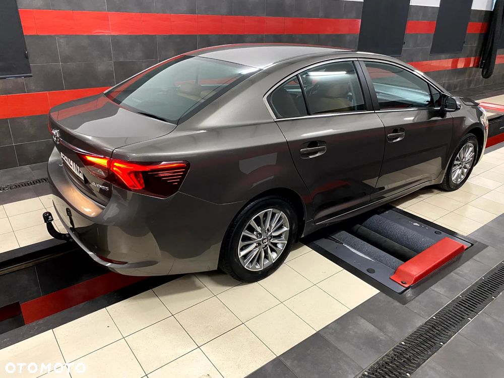 Toyota Avensis 1.8 Premium MS - 7