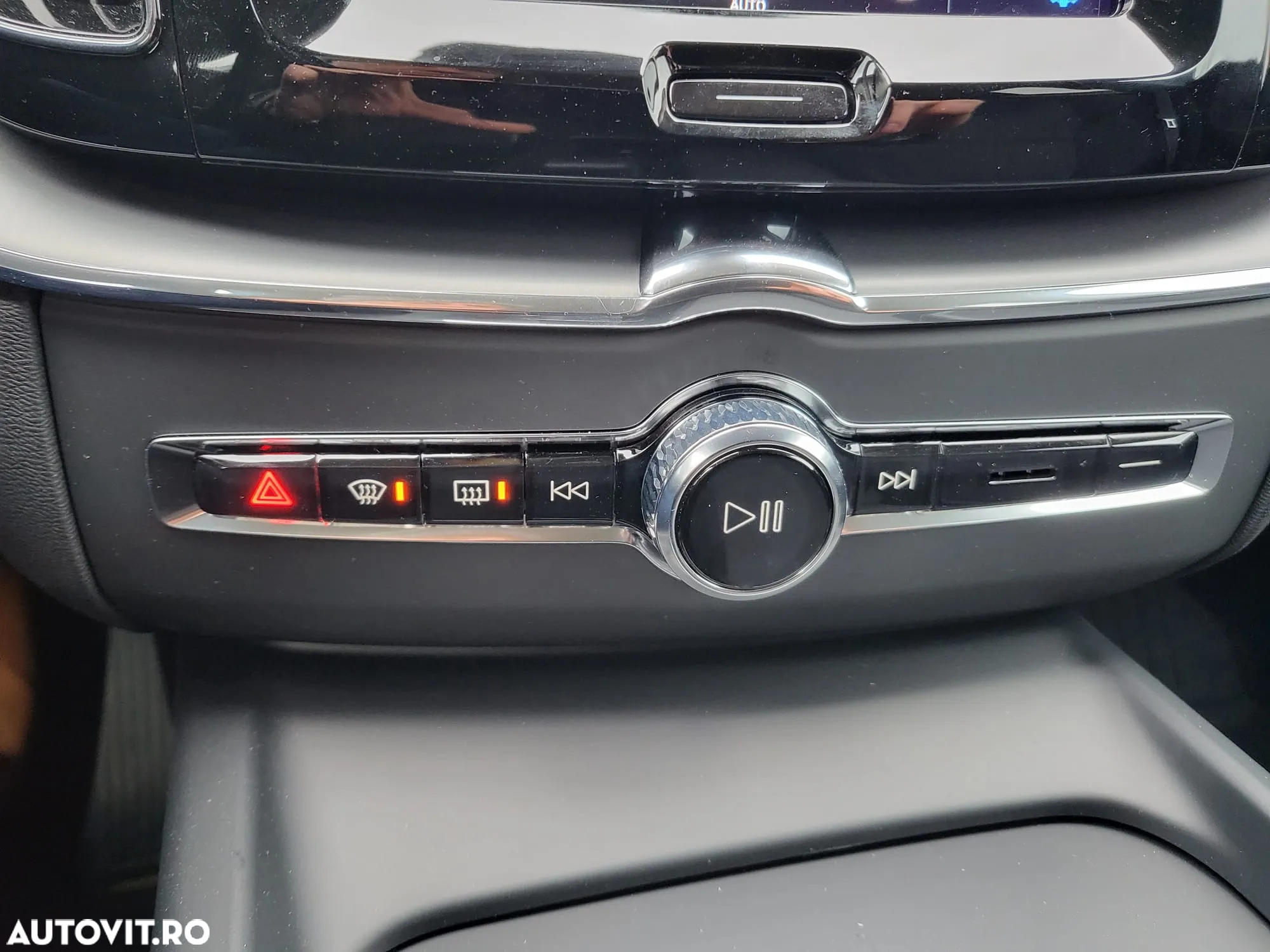 Volvo XC 60 B4 MHEV AT FWD Core - 23