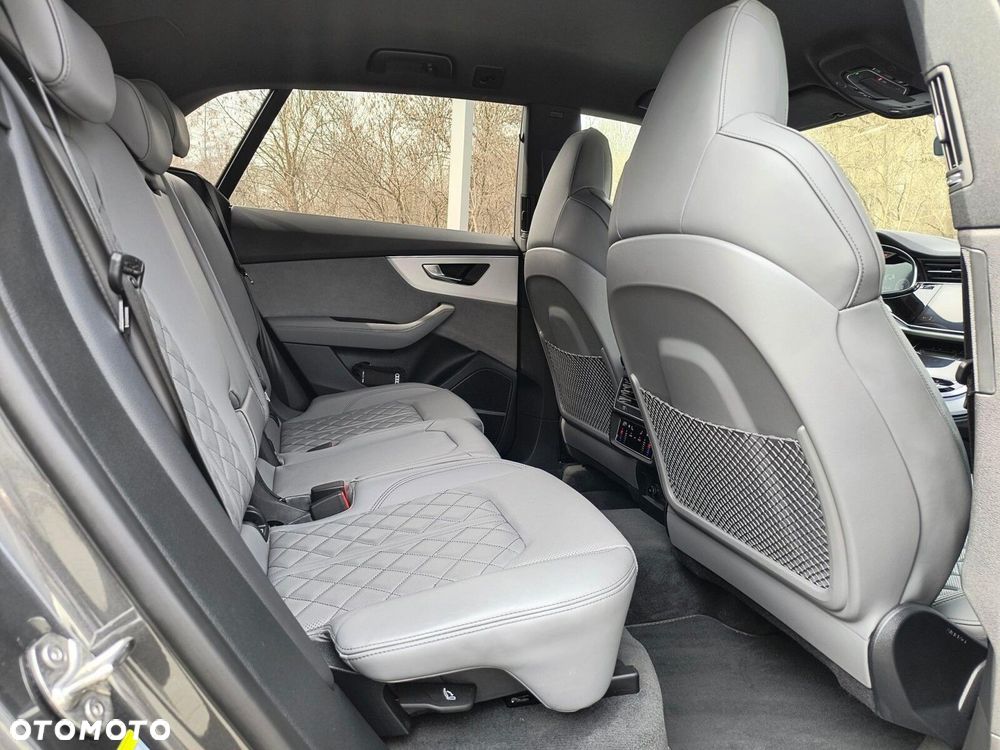 Audi Q8 - 12
