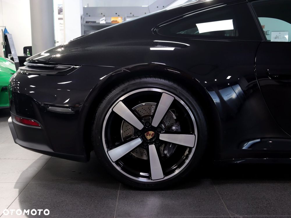 Porsche 911 Carrera - 13