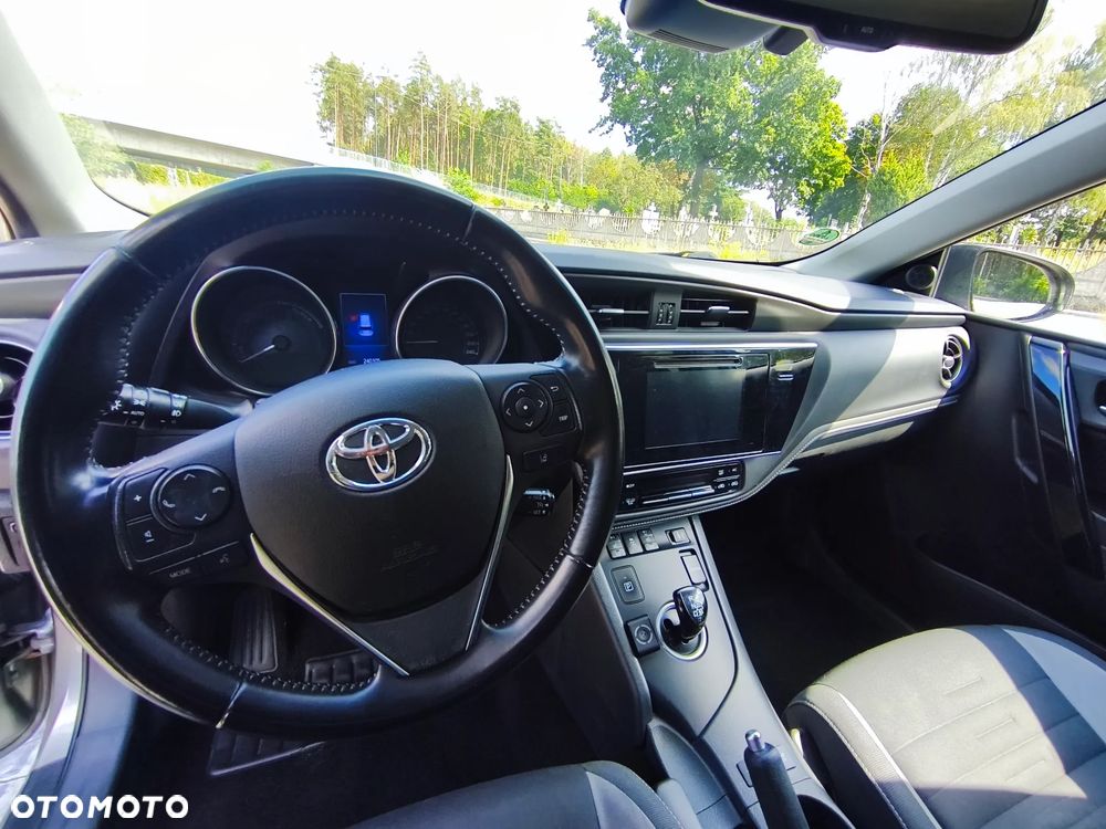 Toyota Auris Hybrid 135 Prestige - 25