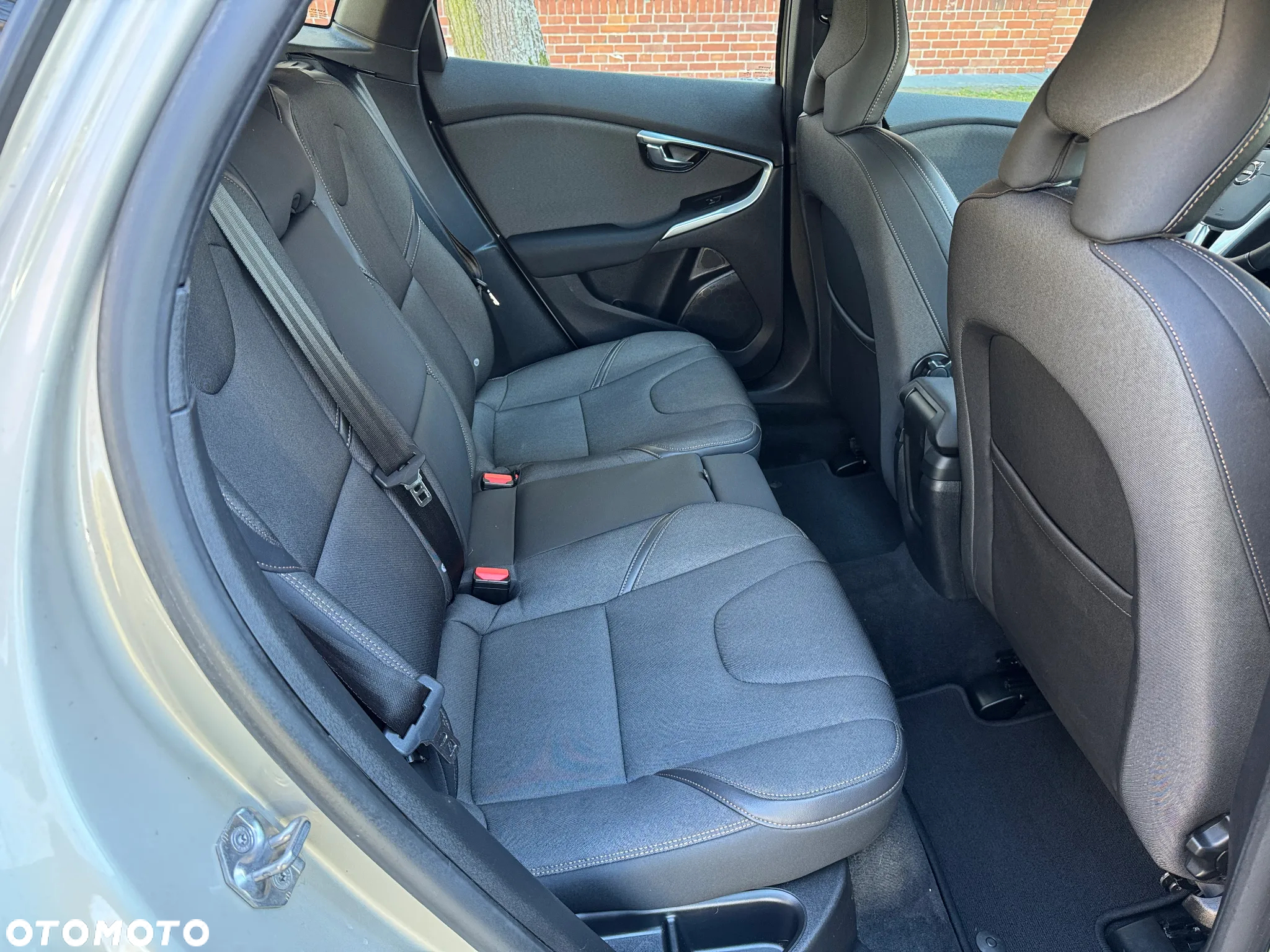 Volvo V40 Cross Country T3 Drive-E Momentum - 24