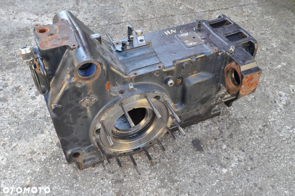 OBUDOWA TYLNEGO MOSTU NEW HOLLAND T7 140 165 170 200 225 NR 84210527 - 1