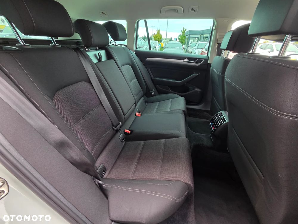Volkswagen Passat 2.0 TDI (BlueMotion Technology) Comfortline - 12