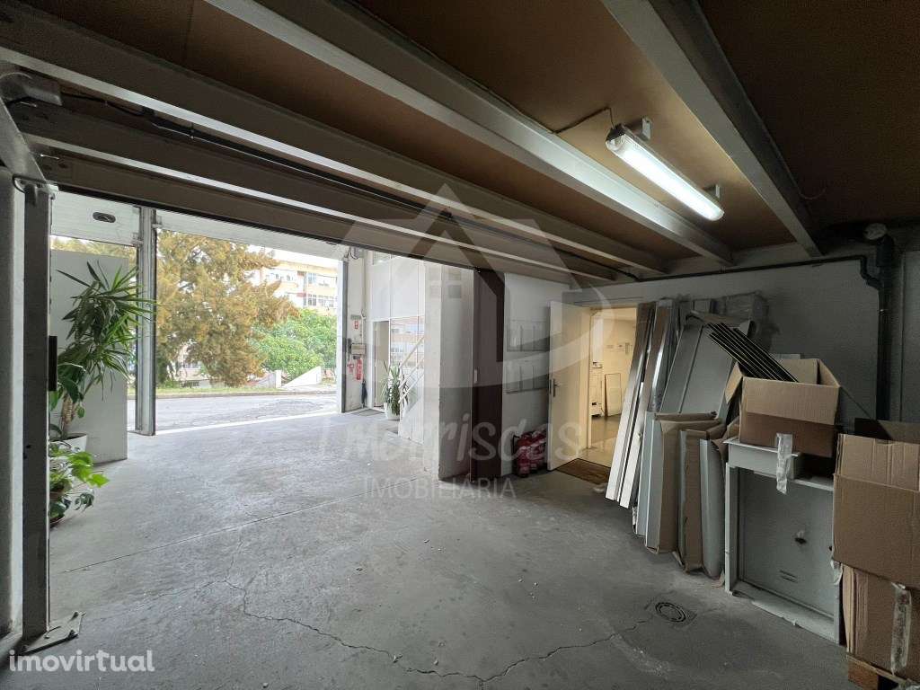 Armazém com localização de excelência junto à N10 no Forte da Casa - Grande imagem: 4/25