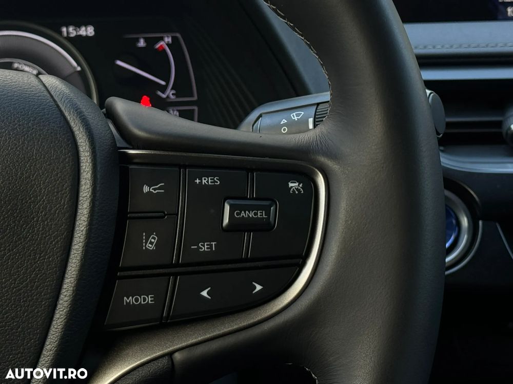 Lexus UX 250h FWD Executive - 22