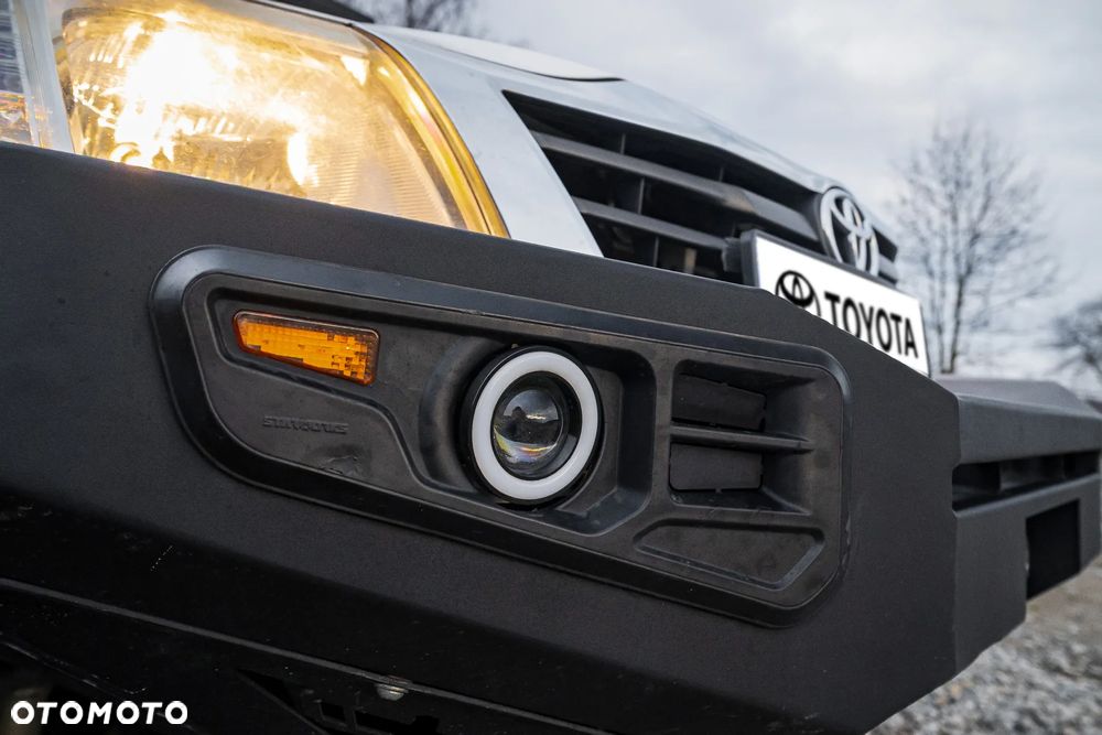 Toyota Hilux 4x4 Extra Cab - 21