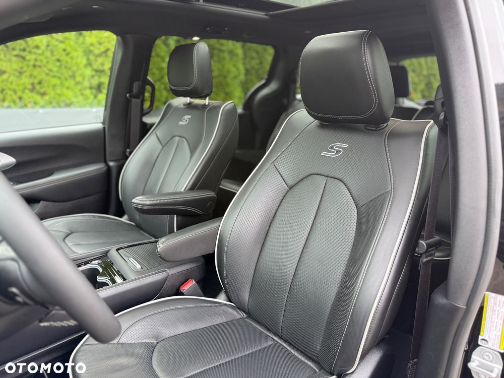 Chrysler Pacifica - 20