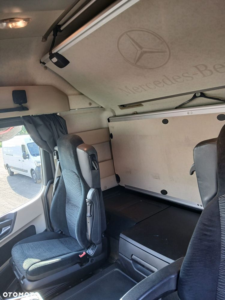Mercedes-Benz Actros - 3