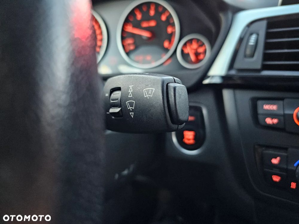 BMW Seria 3 320d Blue Performance Luxury Line - 26