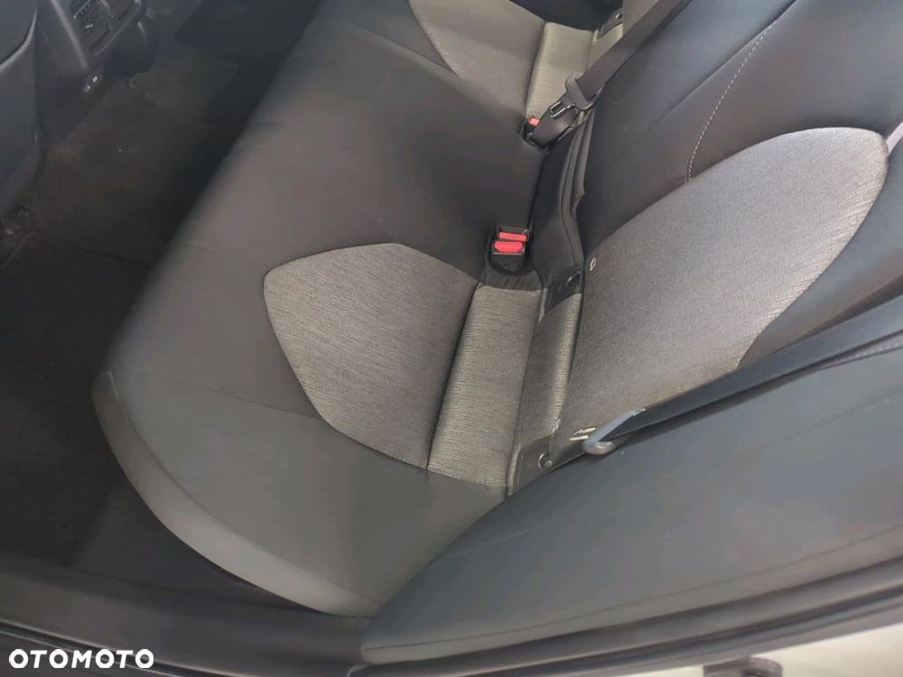 Toyota Camry - 17