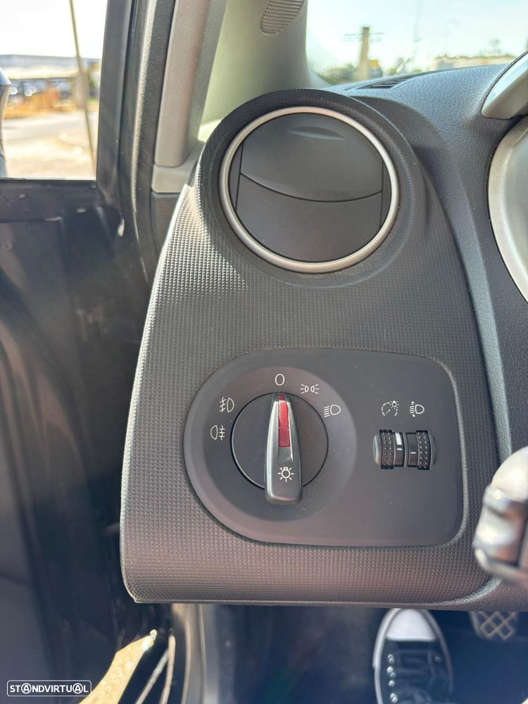 SEAT Ibiza SC 1.6 TDi Sport DPF - 4