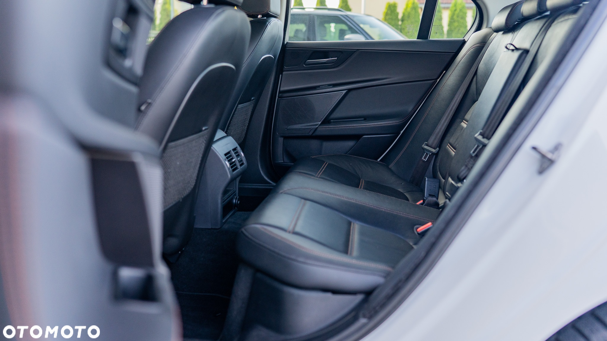 Jaguar XE 2.0 D Prestige - 10