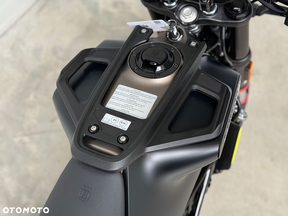 Husqvarna Svartpilen - 20