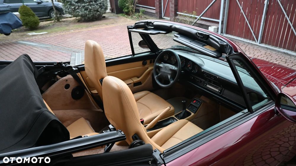 Porsche 911 Carrera - 24