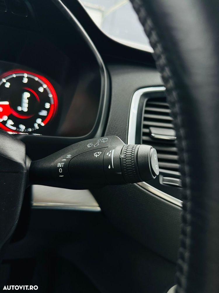 Volvo XC 90 D5 AWD Geartronic Momentum - 34