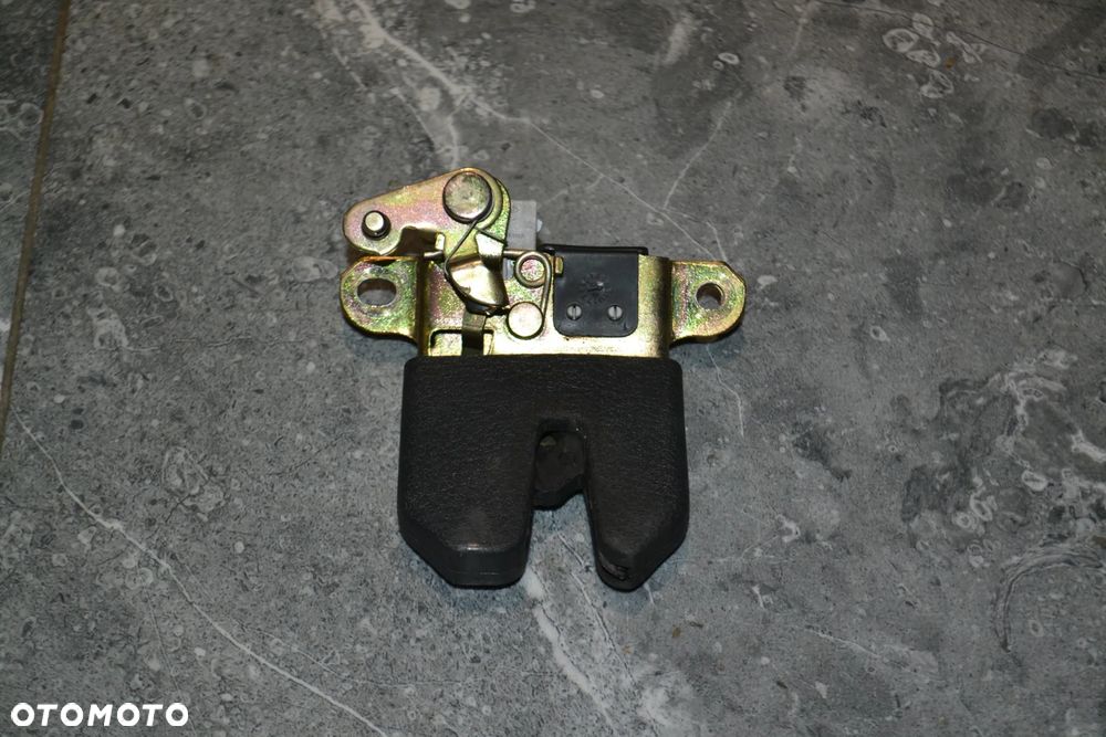 VW BORA SEDAN ZAMEK BAGAŻNIKA 1J5827505E - 1