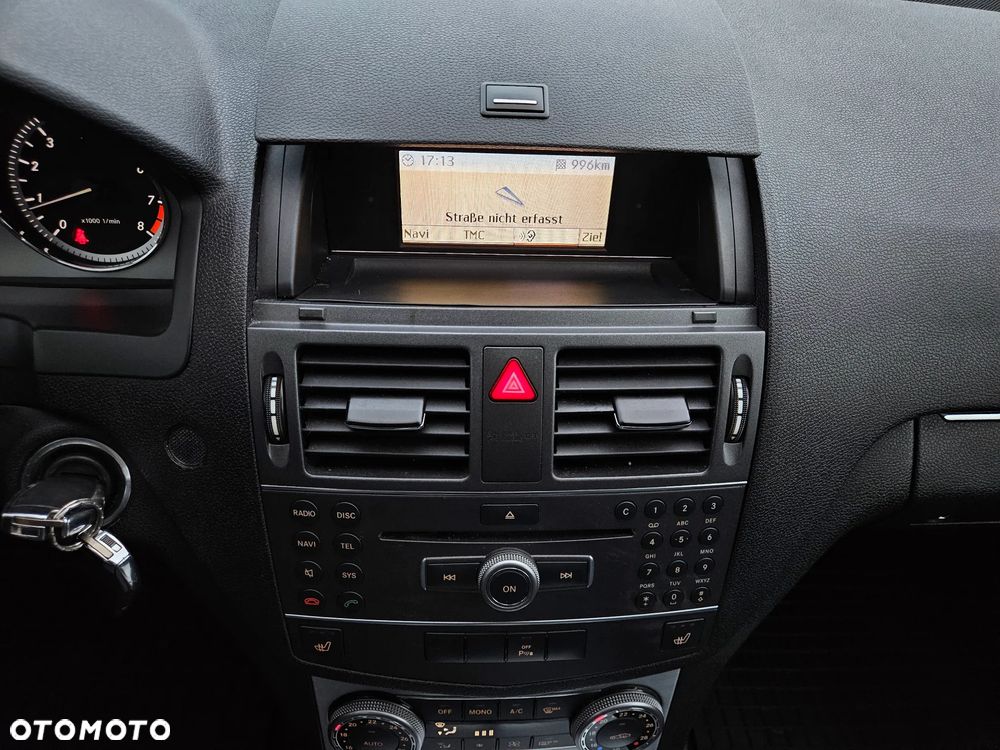 Mercedes-Benz Klasa C 180 T CGI Automatik BlueEFFICIENCY Avantgarde - 24